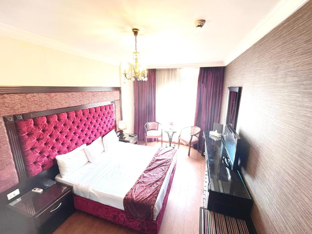Hotel Queens