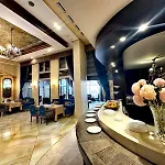 Queens Suite Hotel