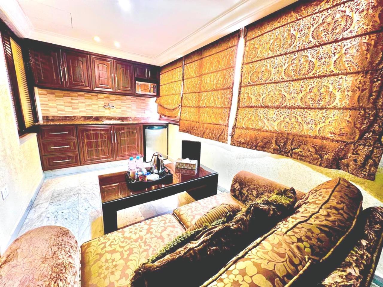 Queens Hotel 4*