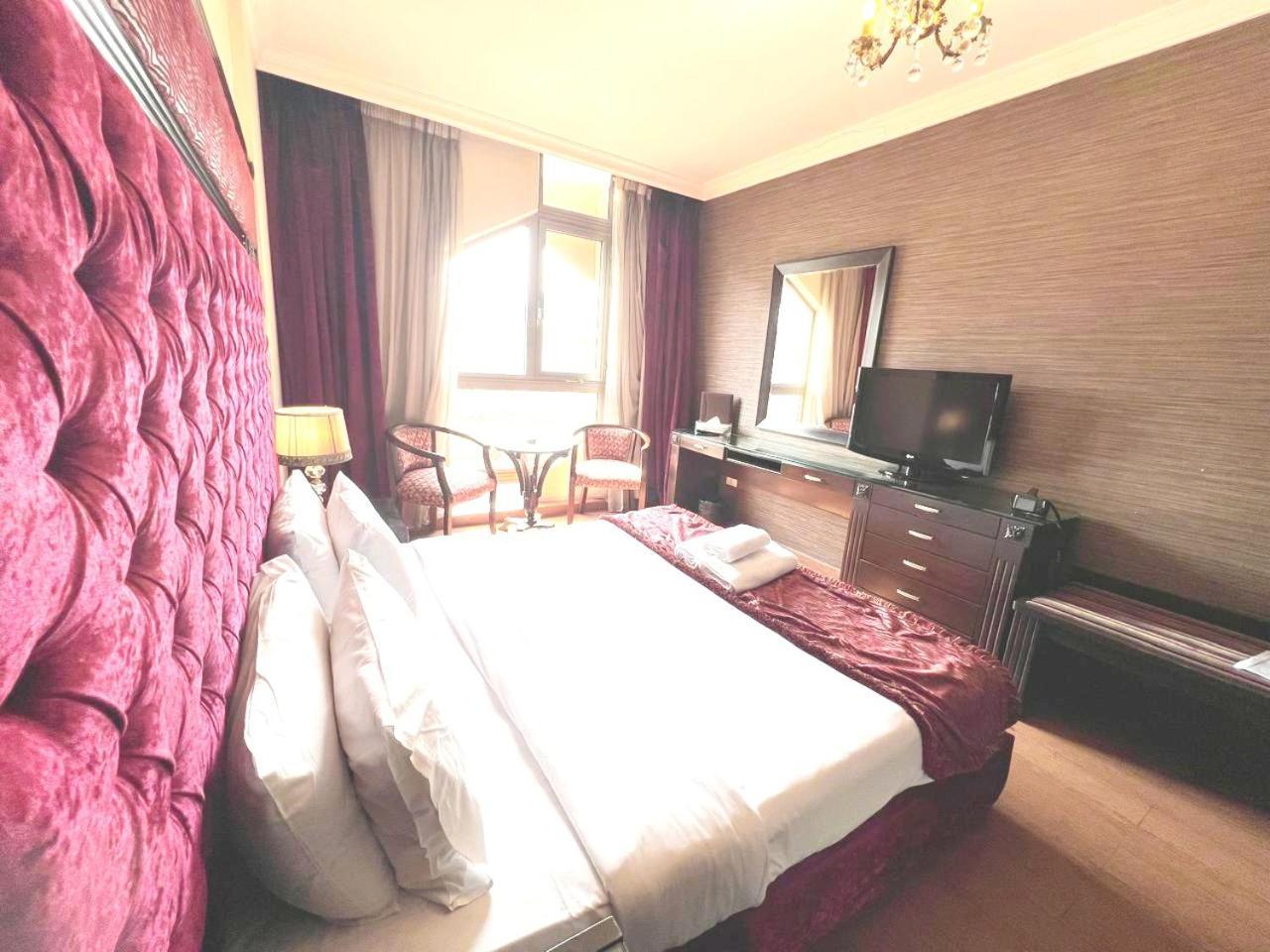 Queens Hotel 4*