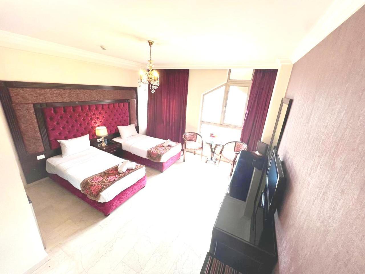 Hotel Queens 4*