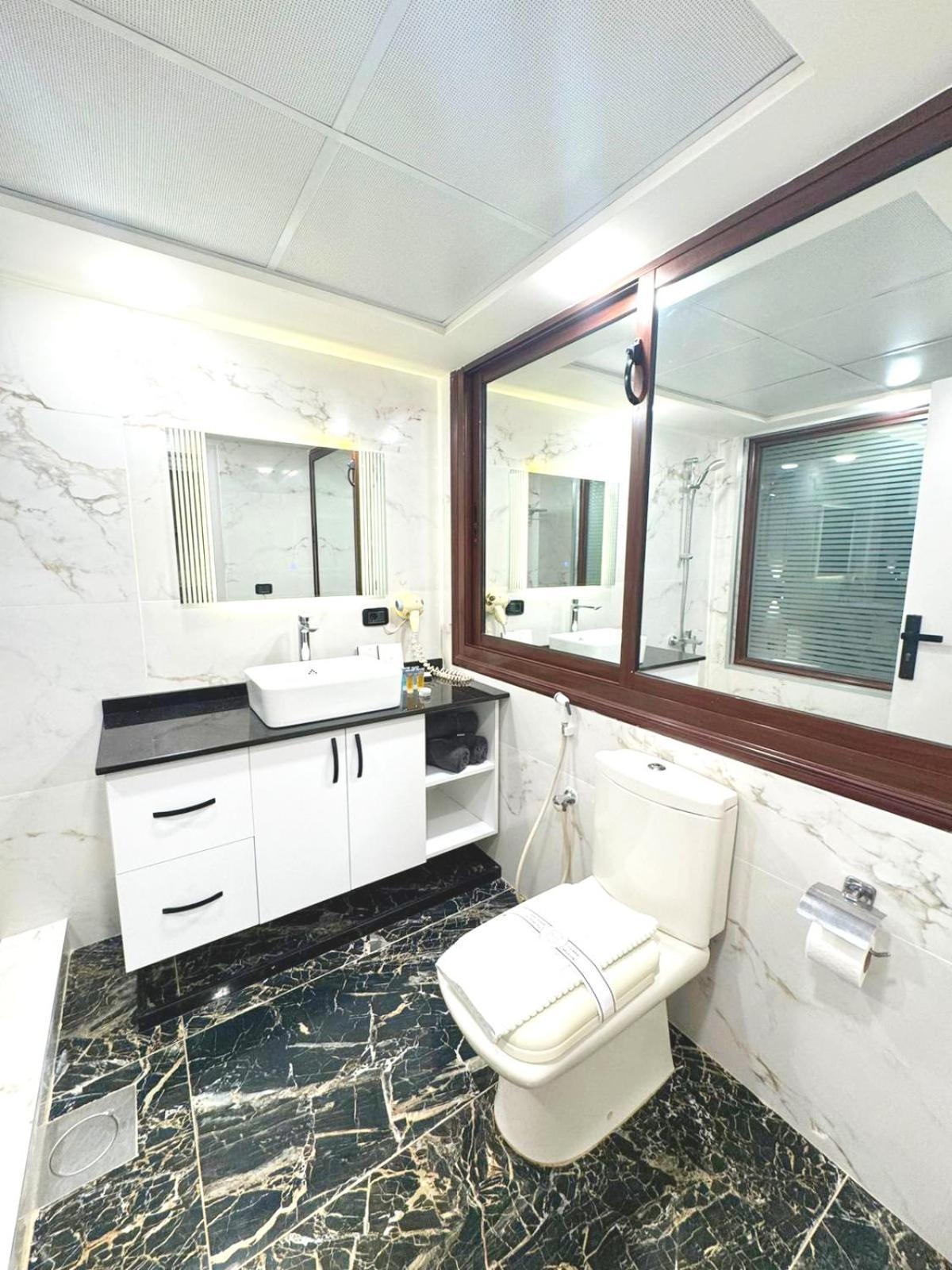 Queens Hotel 4*