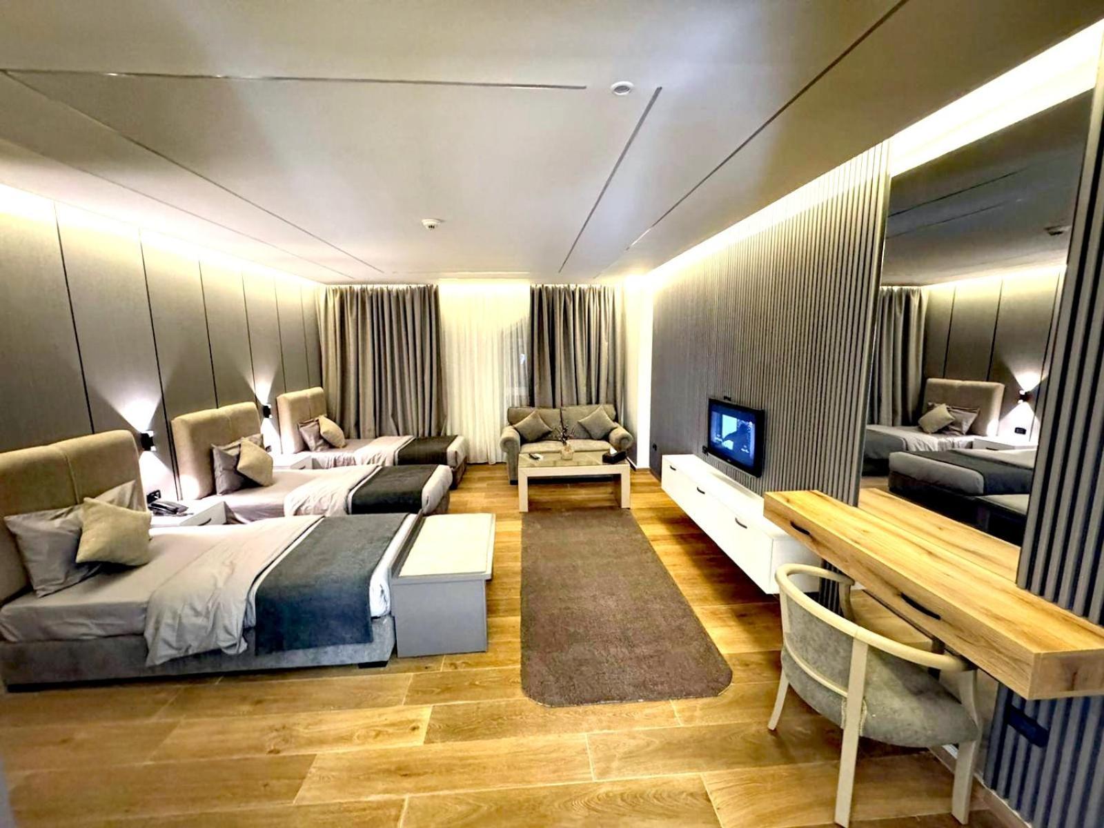 Hotel Queens 4*