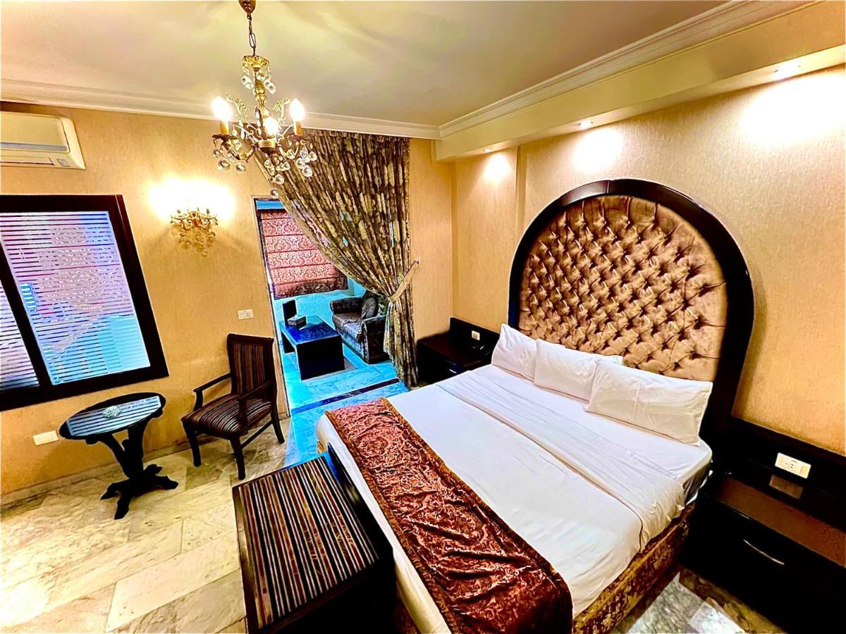 Hotel Queens