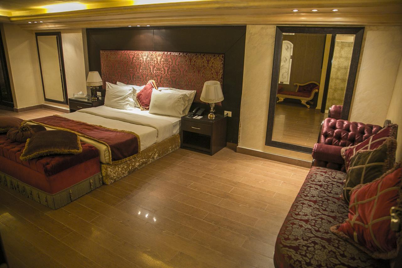 Hotel Queens